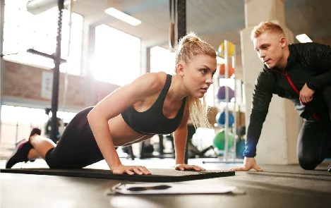 Entrenamiento personalizado para mujeres en gimnasio de Sant Celoni